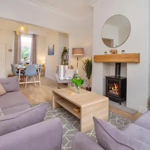 Historic House In The Heart Of Centre With Free Parking Holiday home